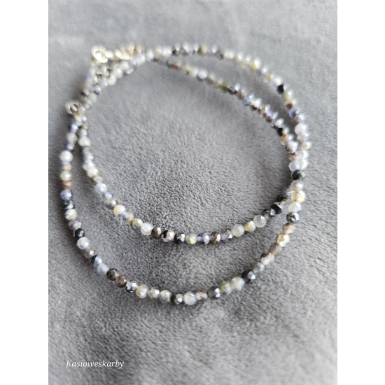 Naszyjnik z kamieni iolit